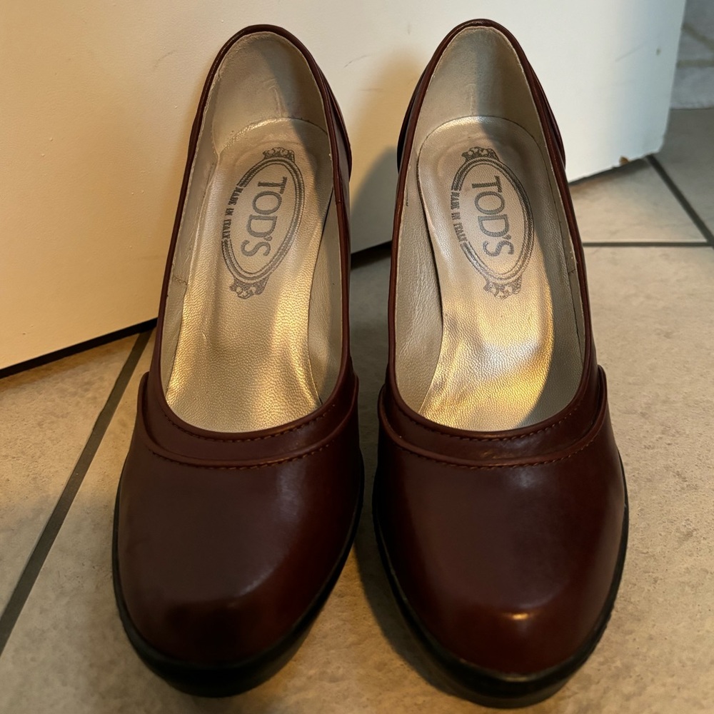 Tods Burgundy Pumps - size 35